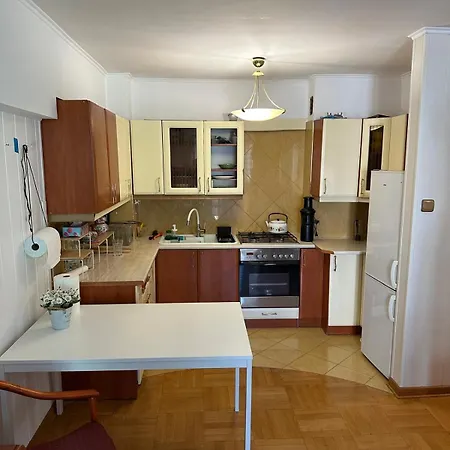 Chmielna 106b Apartament *